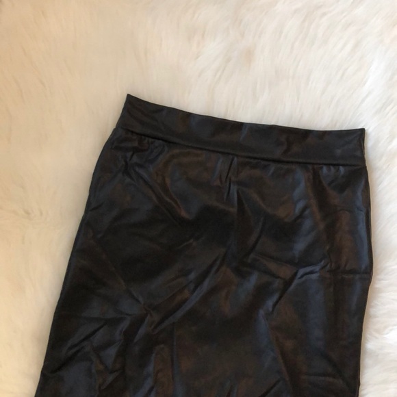 🧿New! Faux Leather Midi Skirt - Picture 3 of 3